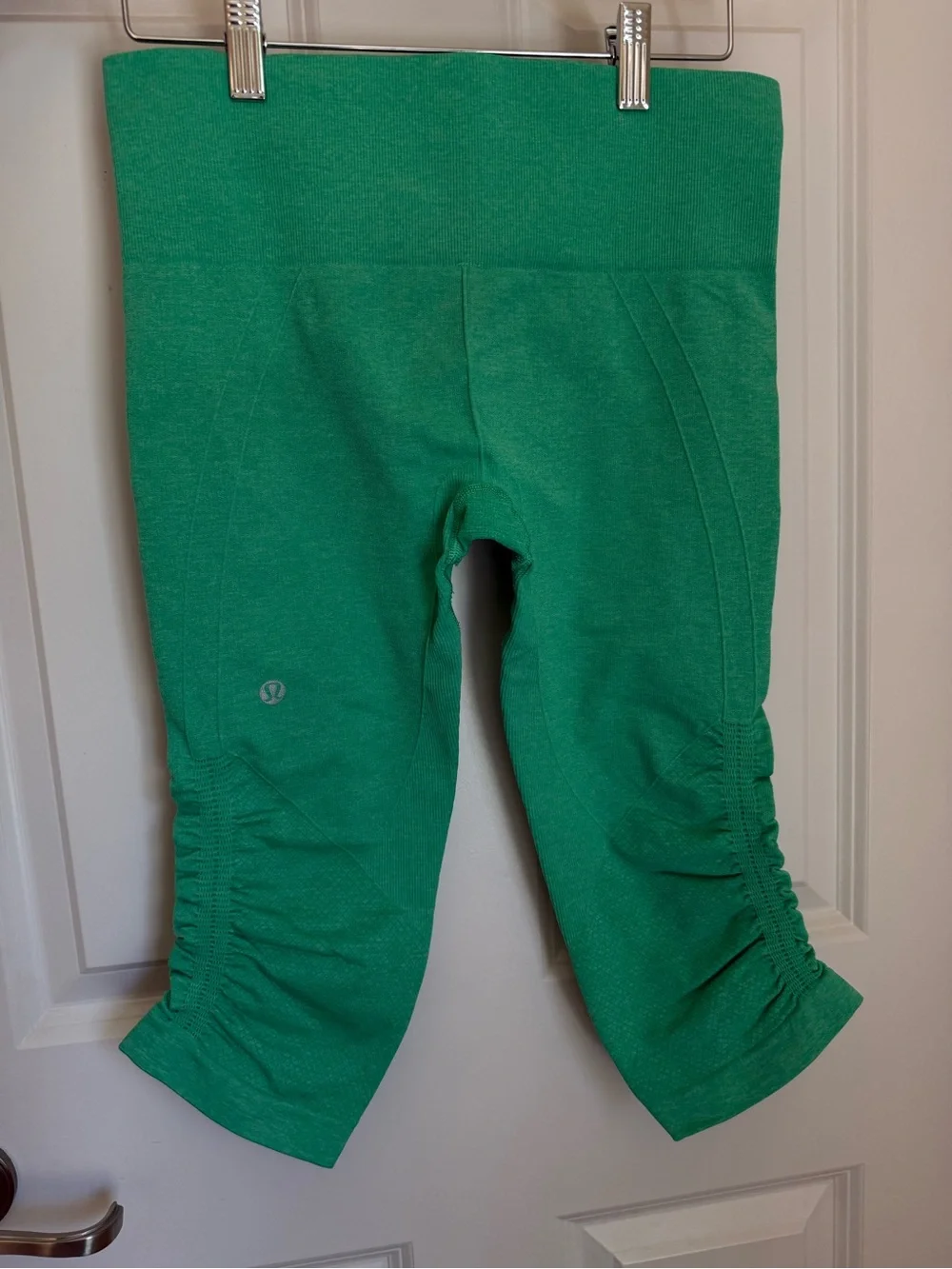 EUC Lululemon Green Cropped Leggings with Side Ruche